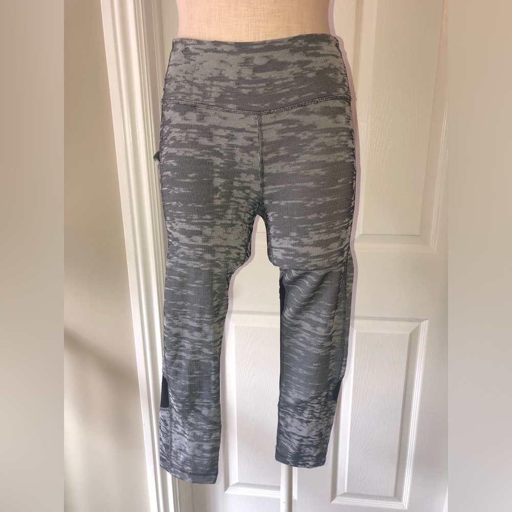 Lululemon Grey Patterned Cropped Leggings